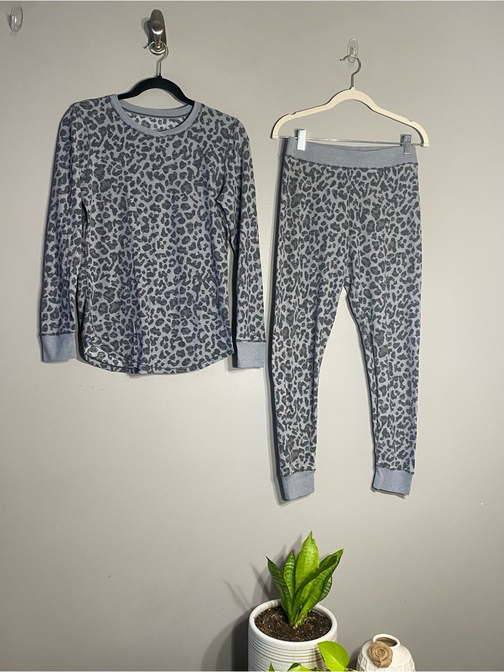 Cuddl Duds M Gray Black Leopard Print Pajama Set Cozy Sexy Warm Comfort